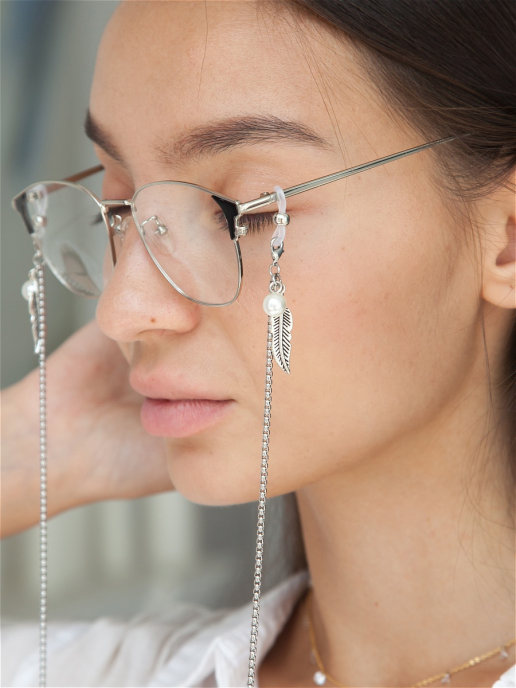 Как правильно носить цепочку для очков для зрения