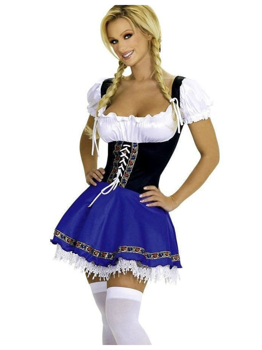Девушки в баварских костюмах