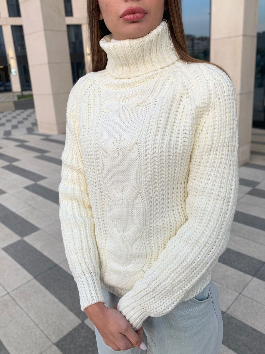 вязаный белый свитер