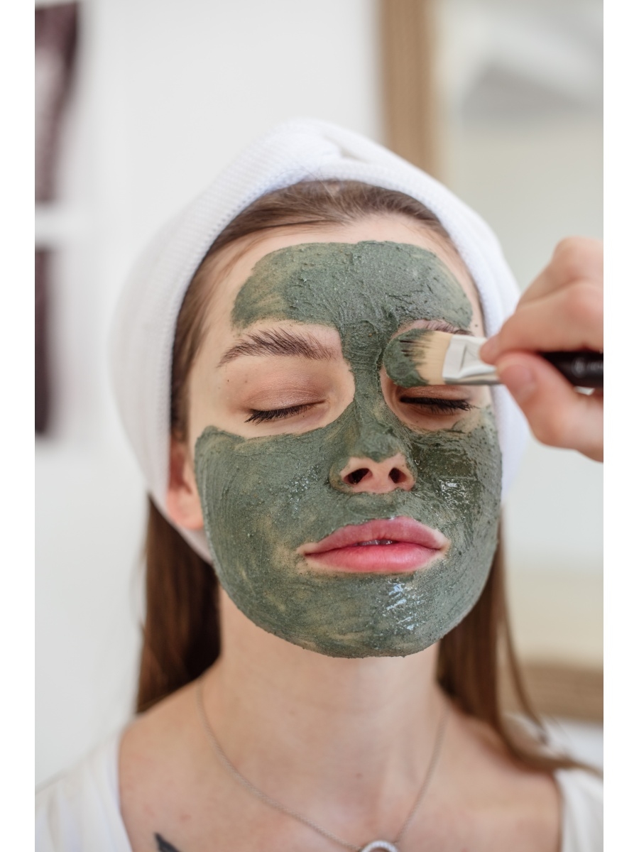 Делаю маску из глины. Глиняная маска Biocom. Маска для лица глина. Зеленая глина для лица. Маска для лица/зеленая.