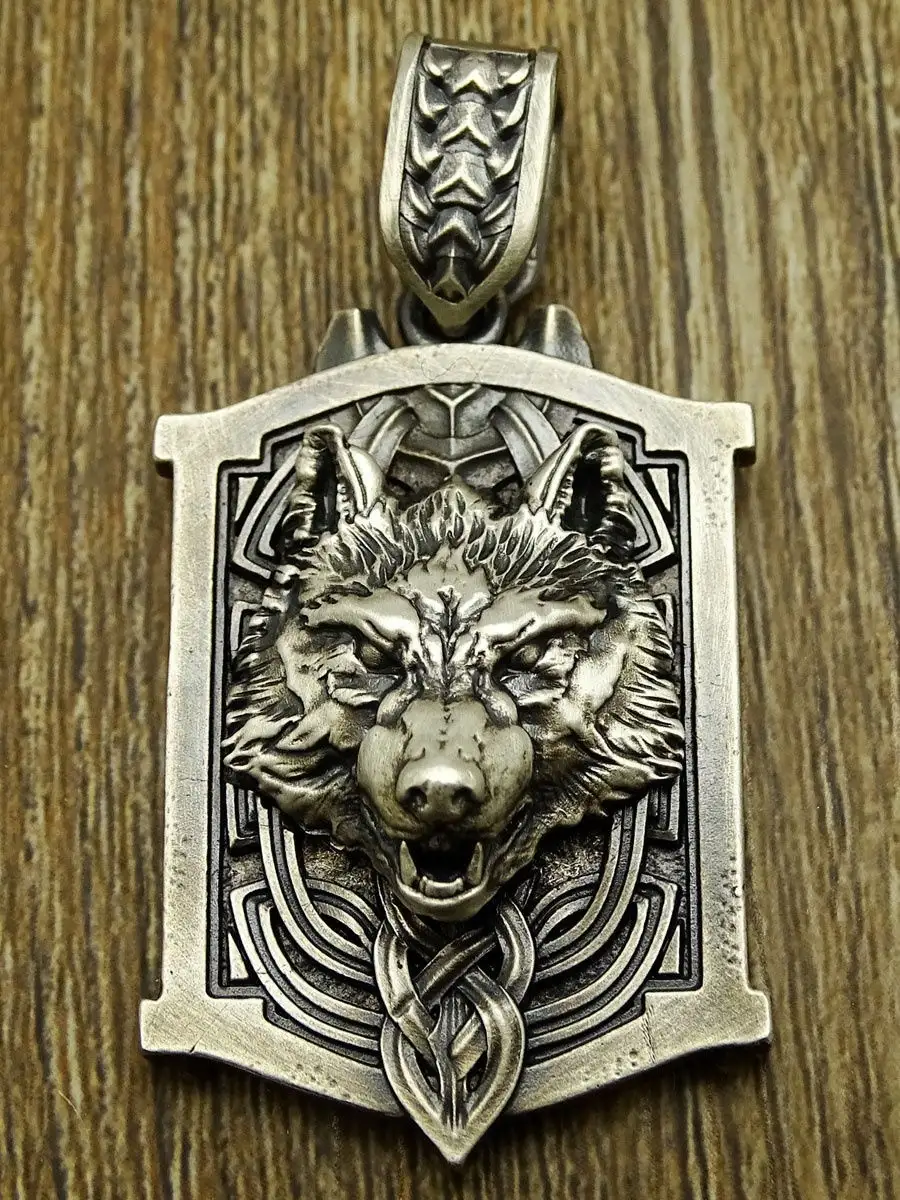 Кулон с волком мужской - символ силы и власти
