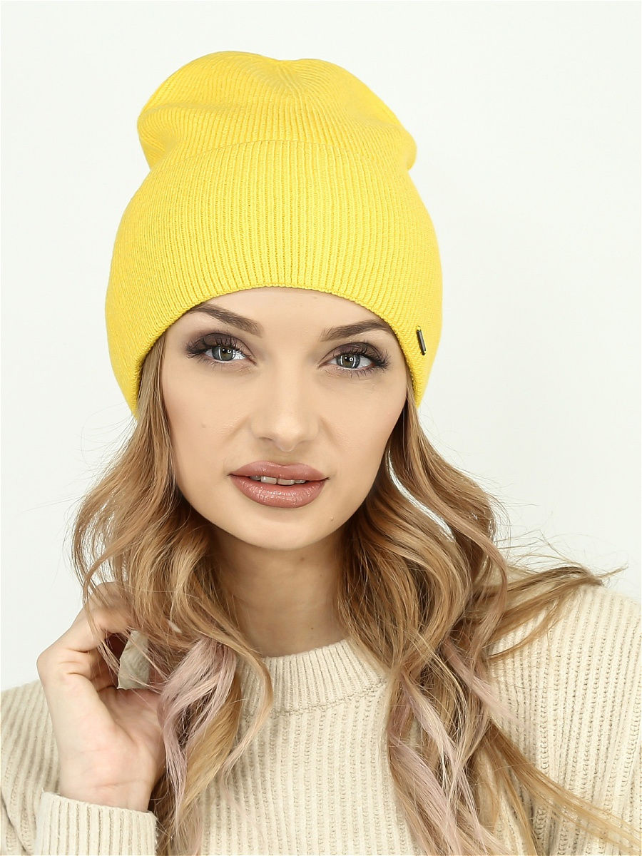 Желтая шапка женская
