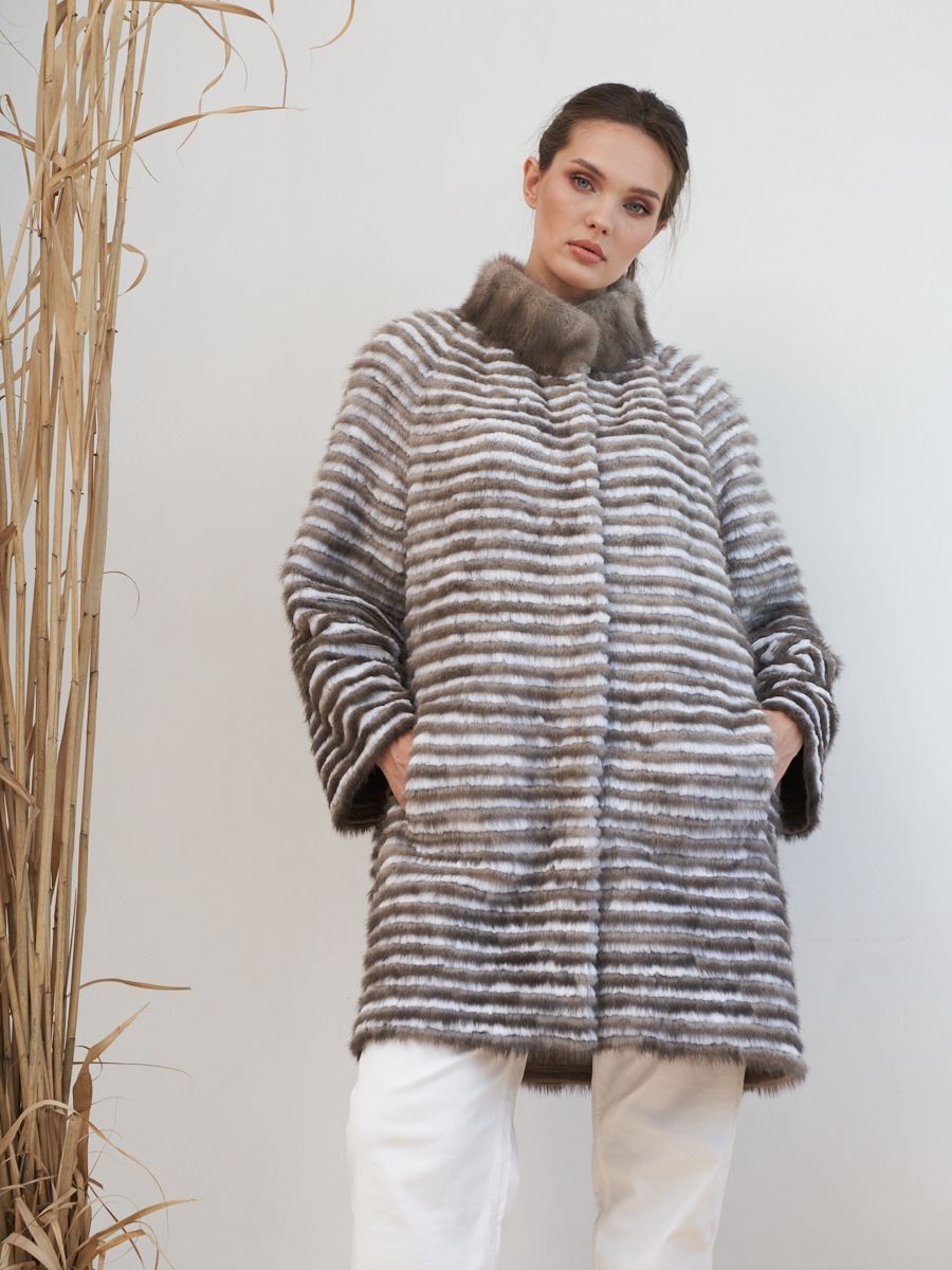 Пальто из вязаной норки на трикотажной основе