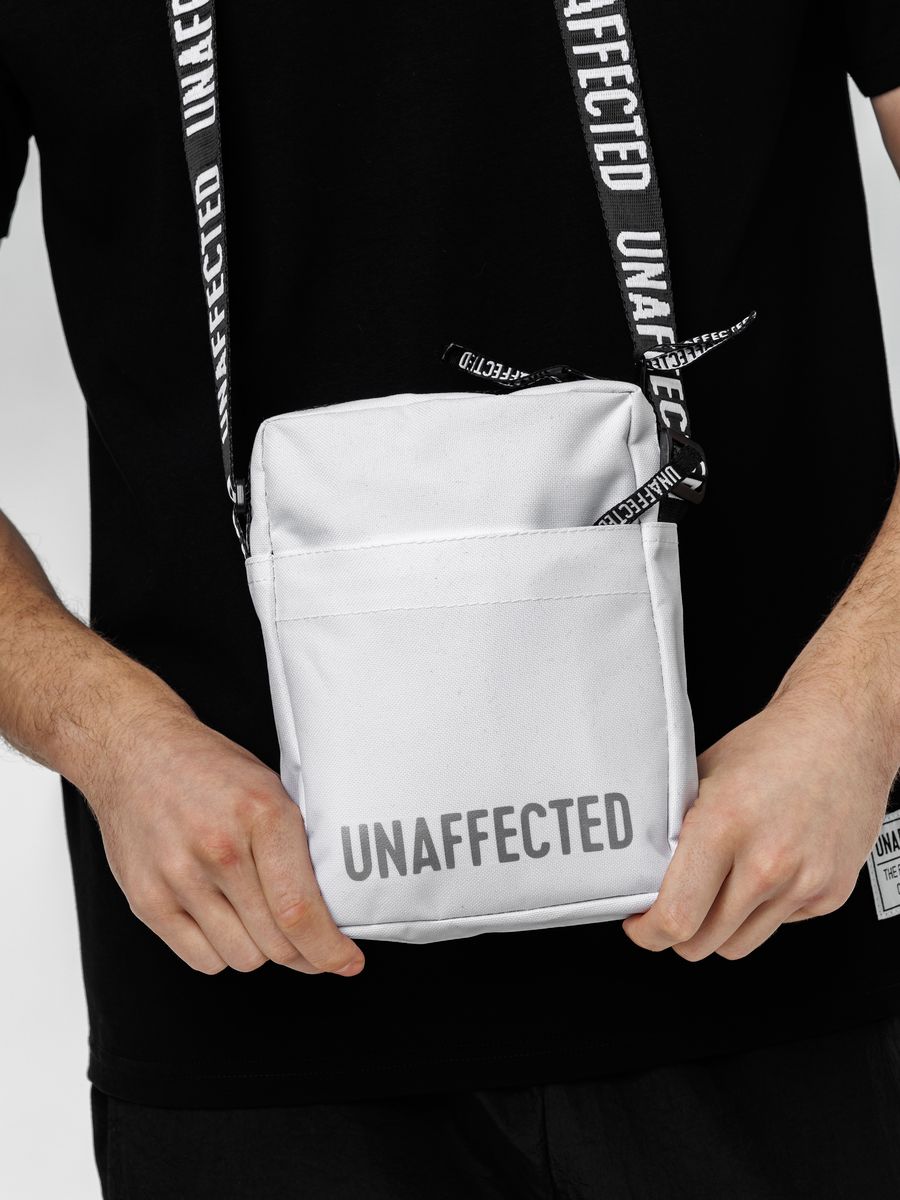 Сумка unaffected через плечо белая