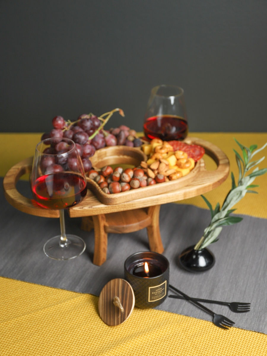 столик винный из дерева на 4 бокала