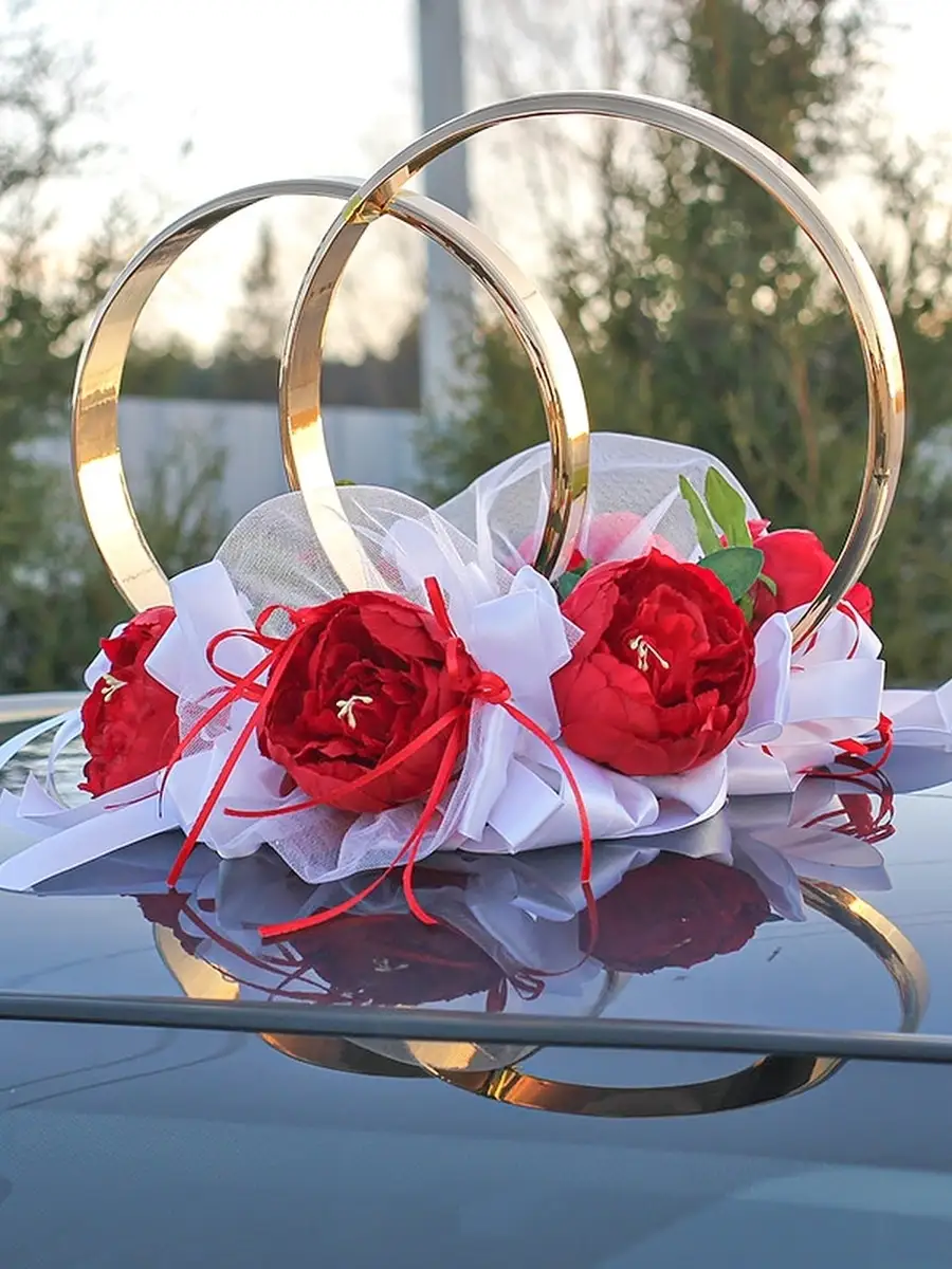 Украшения на свадебную машину, кольца с цветами, ленты, икебаны, цветы на ручки, банты и другое