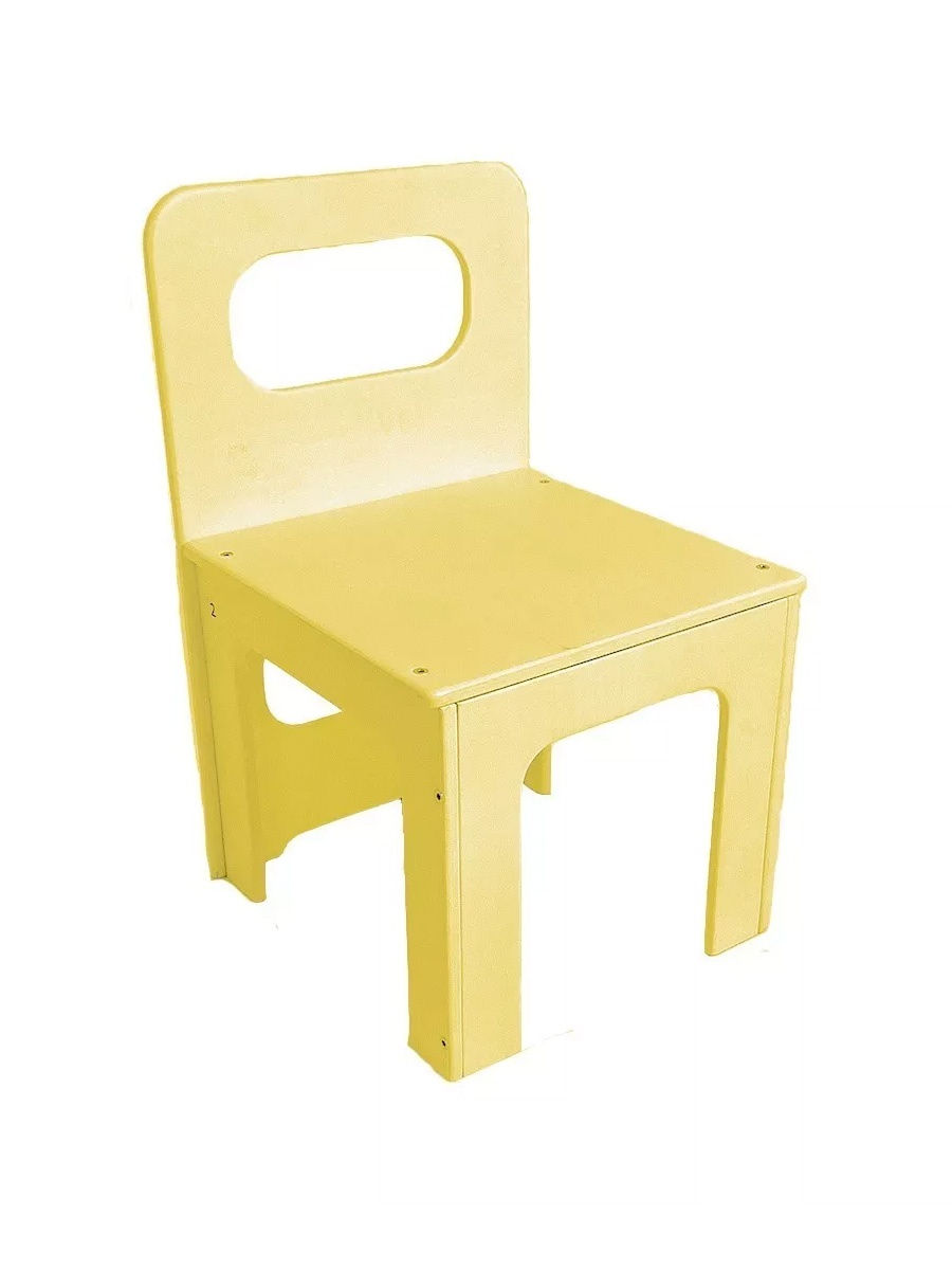 Желтый стул у взрослого человека